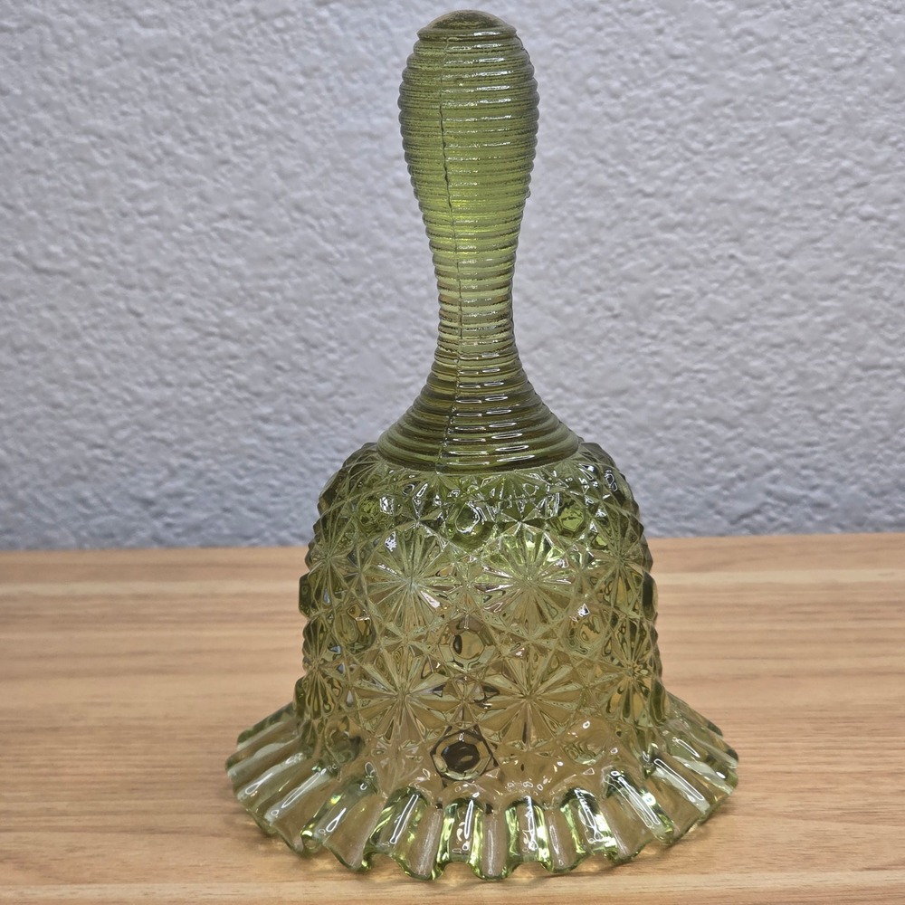 Vintage‎ Fenton Green Glass Daisy Button & Bows Bell With Beehive Handle EUC
